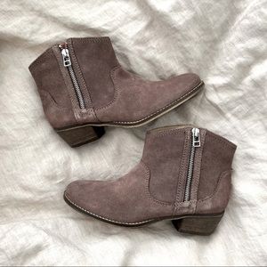 Steve Madden Leonn taupe suede booties 7.5